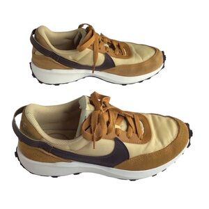 Nike Waffle Debut Sneaker in Sesame Size 7.